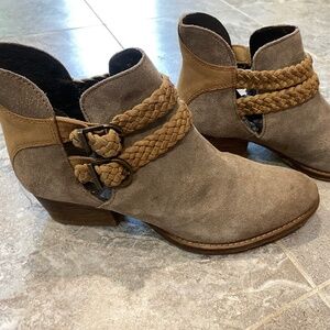 Rebel’s Boots Tan Brown Suede Leather Cut Out Ankle Boots Women’s 9
